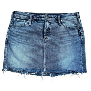Silver Jeans Co. Francy Mid Rise Skirt Medium Wash Raw Hem Coastal Cowgirl - 8